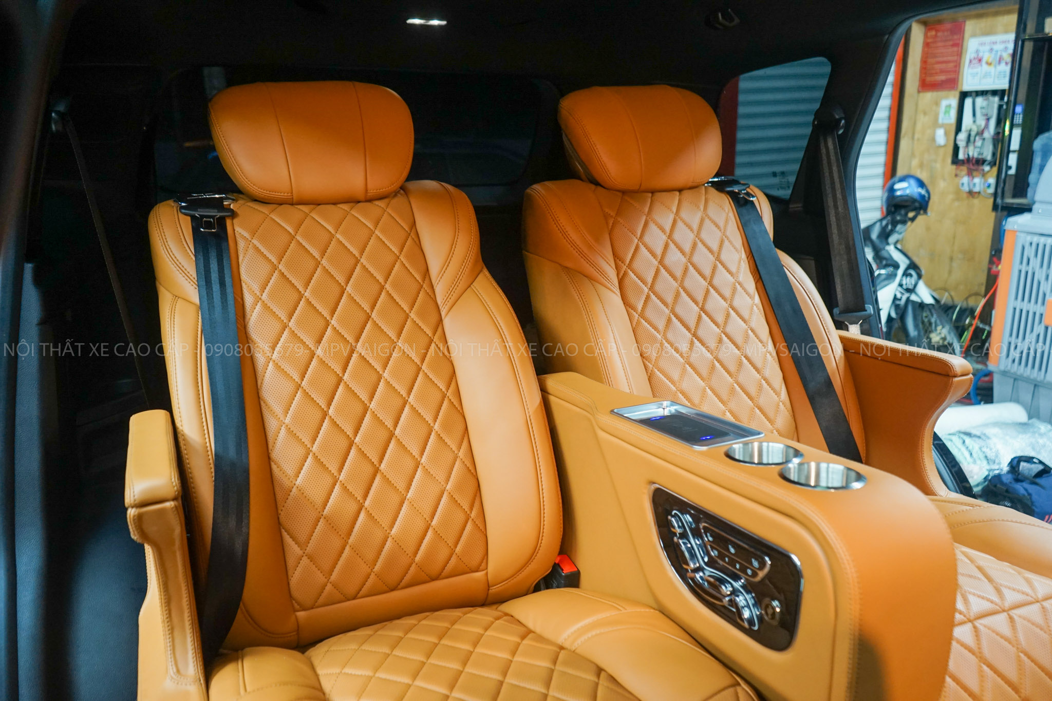 Nâng cấp ghế Limousine Ford Everest 2023 - MPVSAIGON