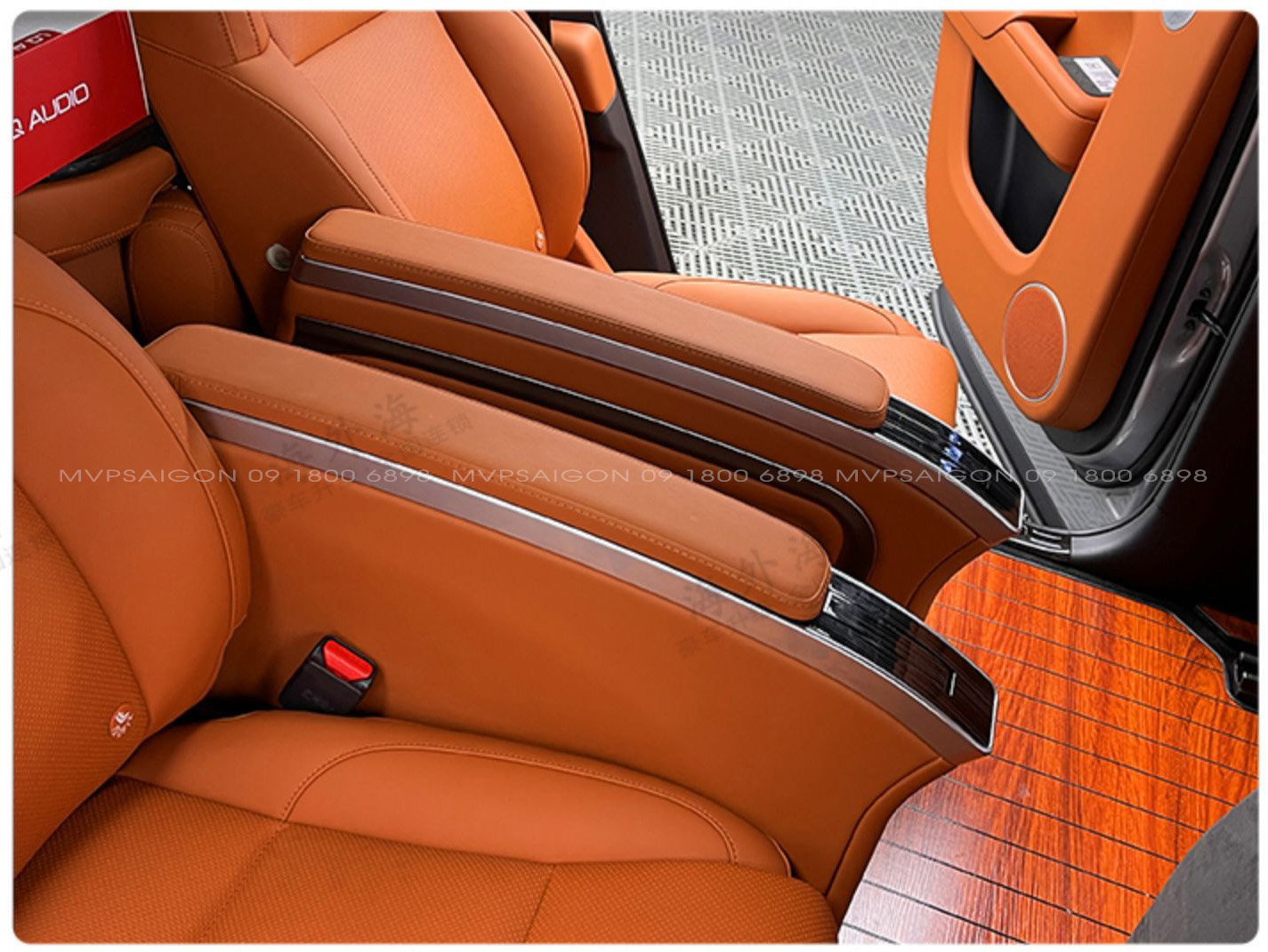 Ghế Limousine thương gia có bàn xếp gọn trong tay ghế