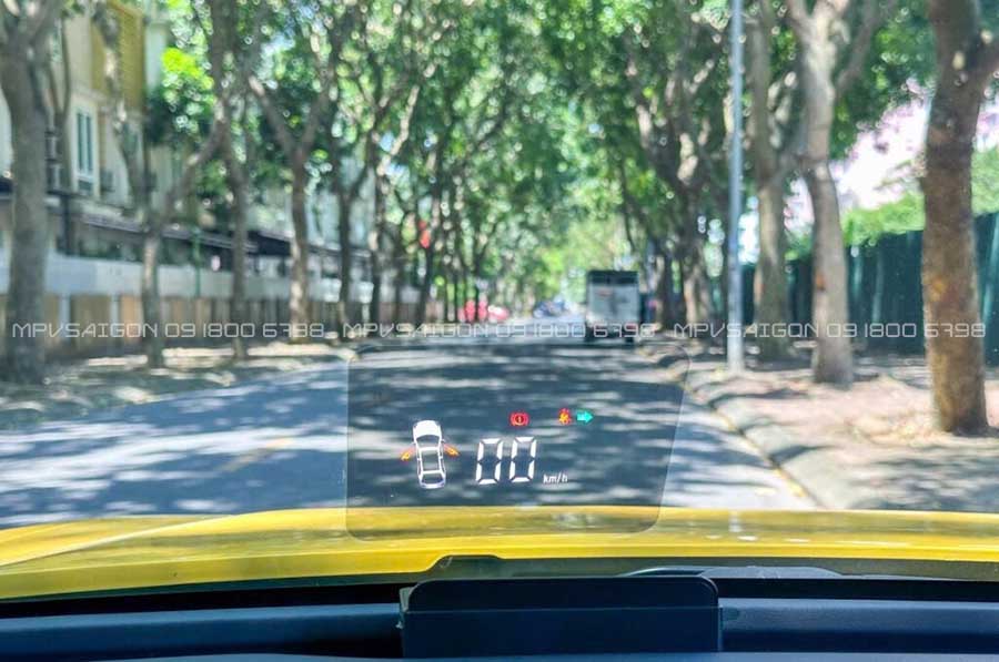 Hud kính cho xe điện VinFast VF3