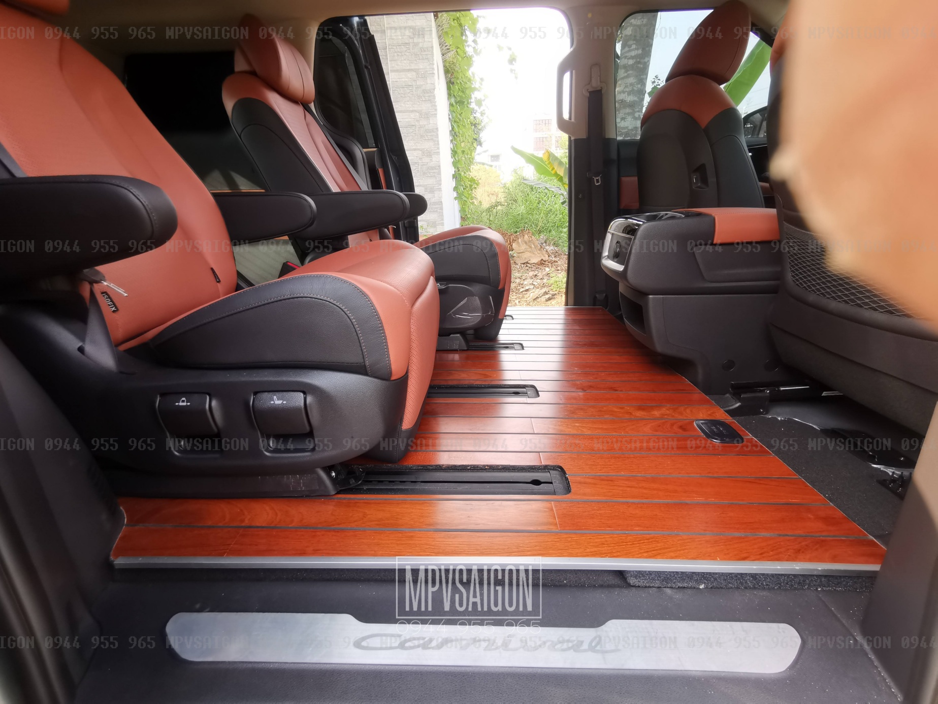 Sàn gỗ tự nhiên Kia Carnival 7 chỗ - MPVSAIGON
