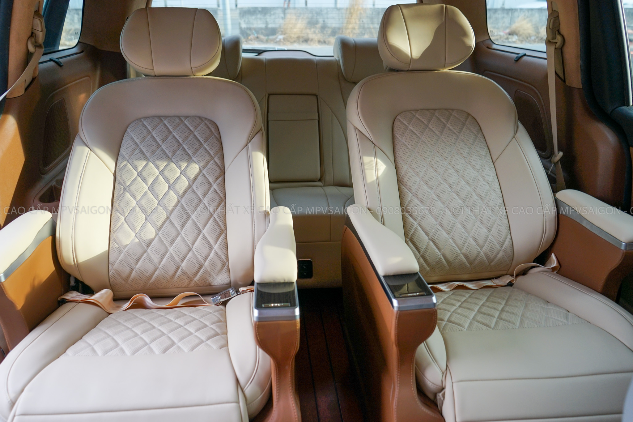 Kia Sedona nâng cấp Limousine - Gói độ đẳng cấp MPVSAIGON