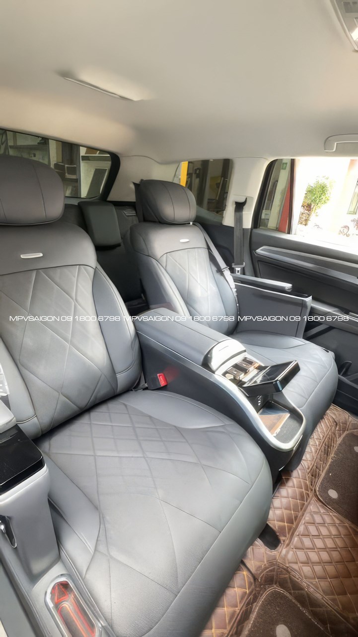 Volkswagen Teramont nâng cấp combo ghế limousine và con ngựa tủ lạnh