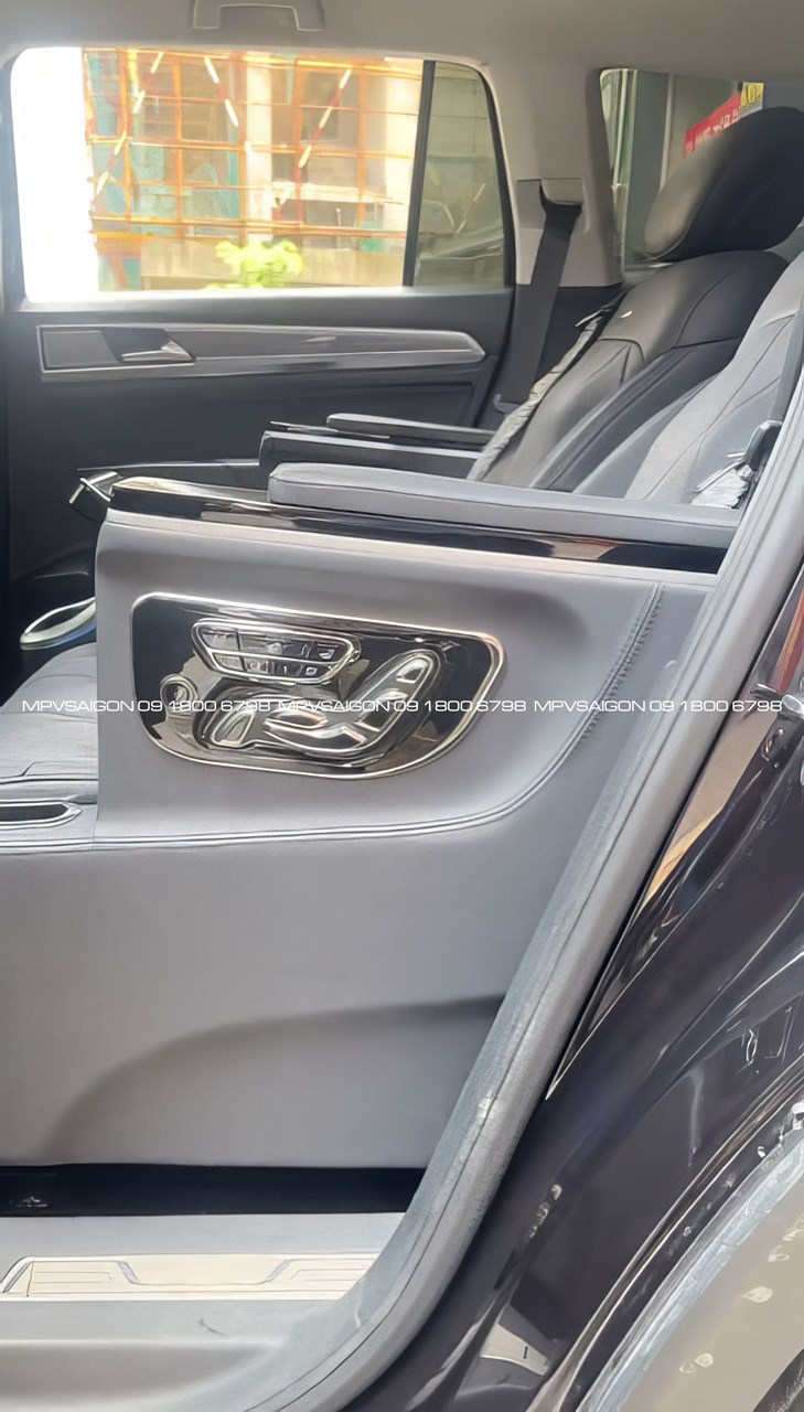 Volkswagen Teramont nâng cấp combo ghế limousine và con ngựa tủ lạnh