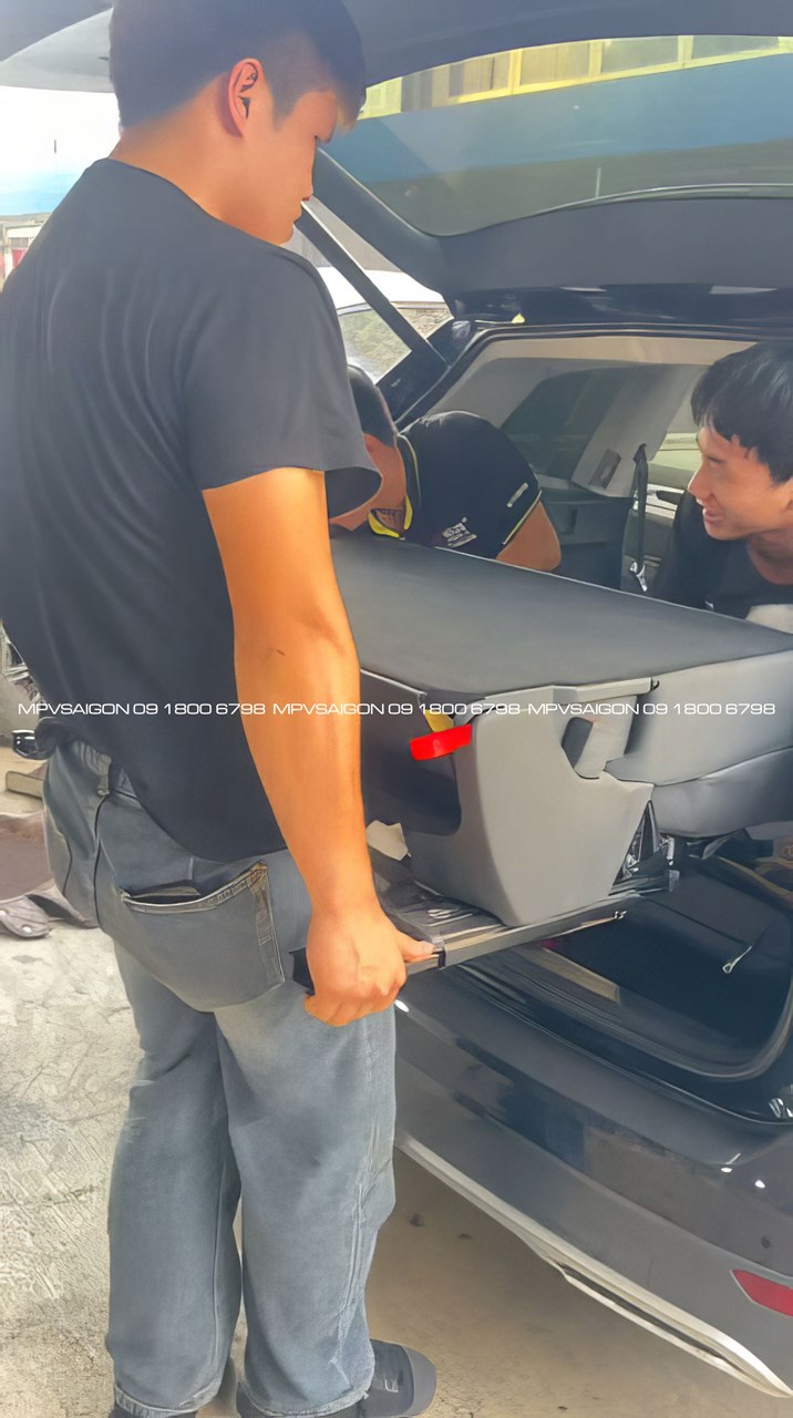 Volkswagen Teramont nâng cấp combo ghế limousine và con ngựa tủ lạnh