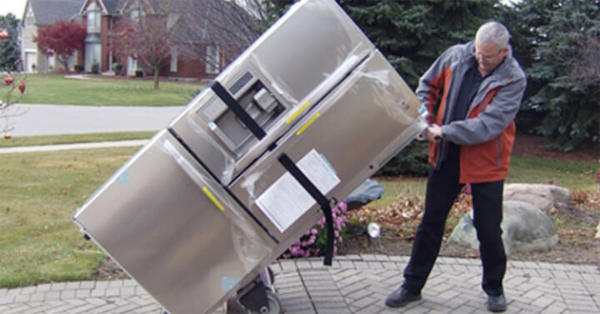 Tủ lạnh sau khi đã được dán cẩn thận