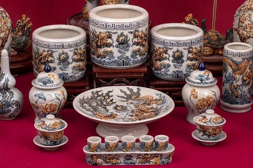 Mua nhà cũ có nên dùng lại bàn thờ của chủ - cách xử lý bát hương cũ