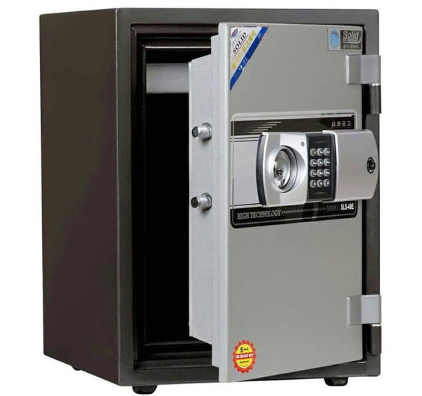 Két sắt là vật dụng chứa nhiều tài liệu quan trọng