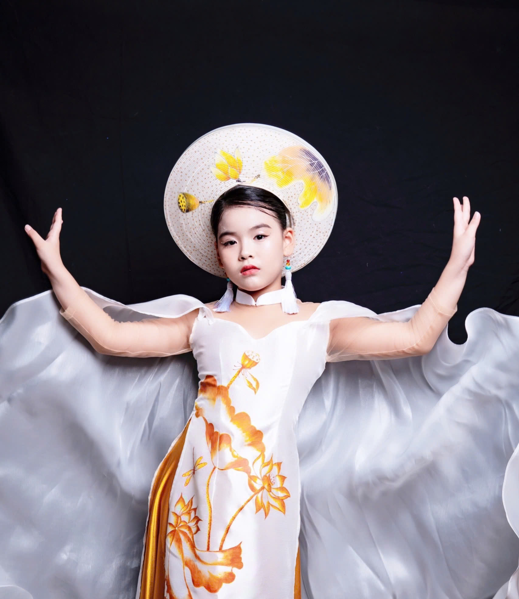 Jenny Bảo Ngọc có gương mặt xinh xắn, giọng hát giàu cảm xúc và phong cách thời trang cực “chất”.