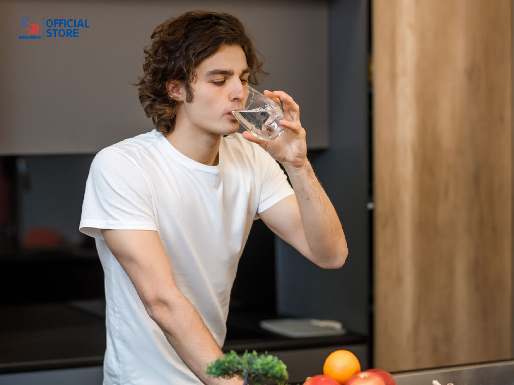 Nên súc miệng hằng ngày với nước muối