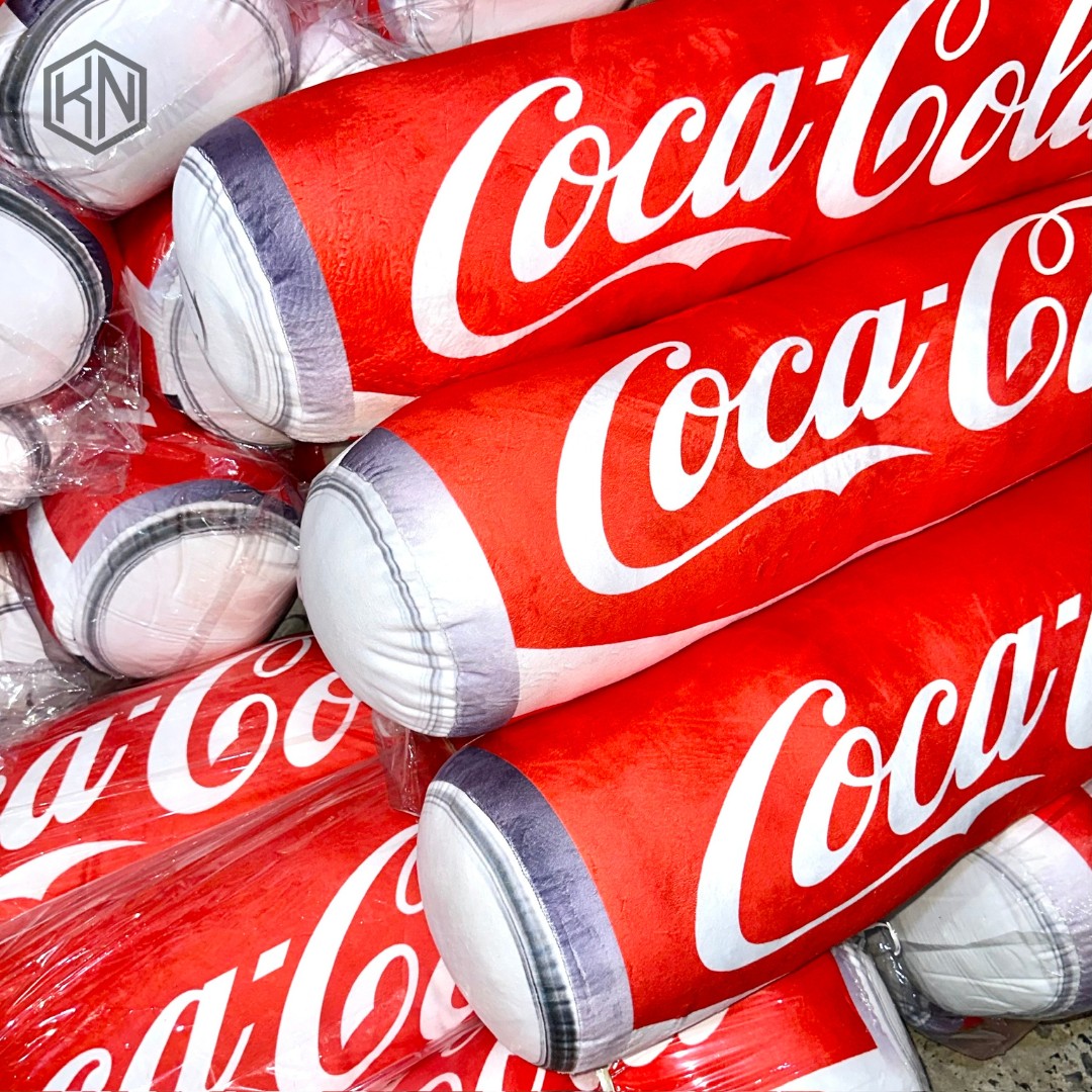 Gối ôm 3D hình lon nước ngọt Coca Cola