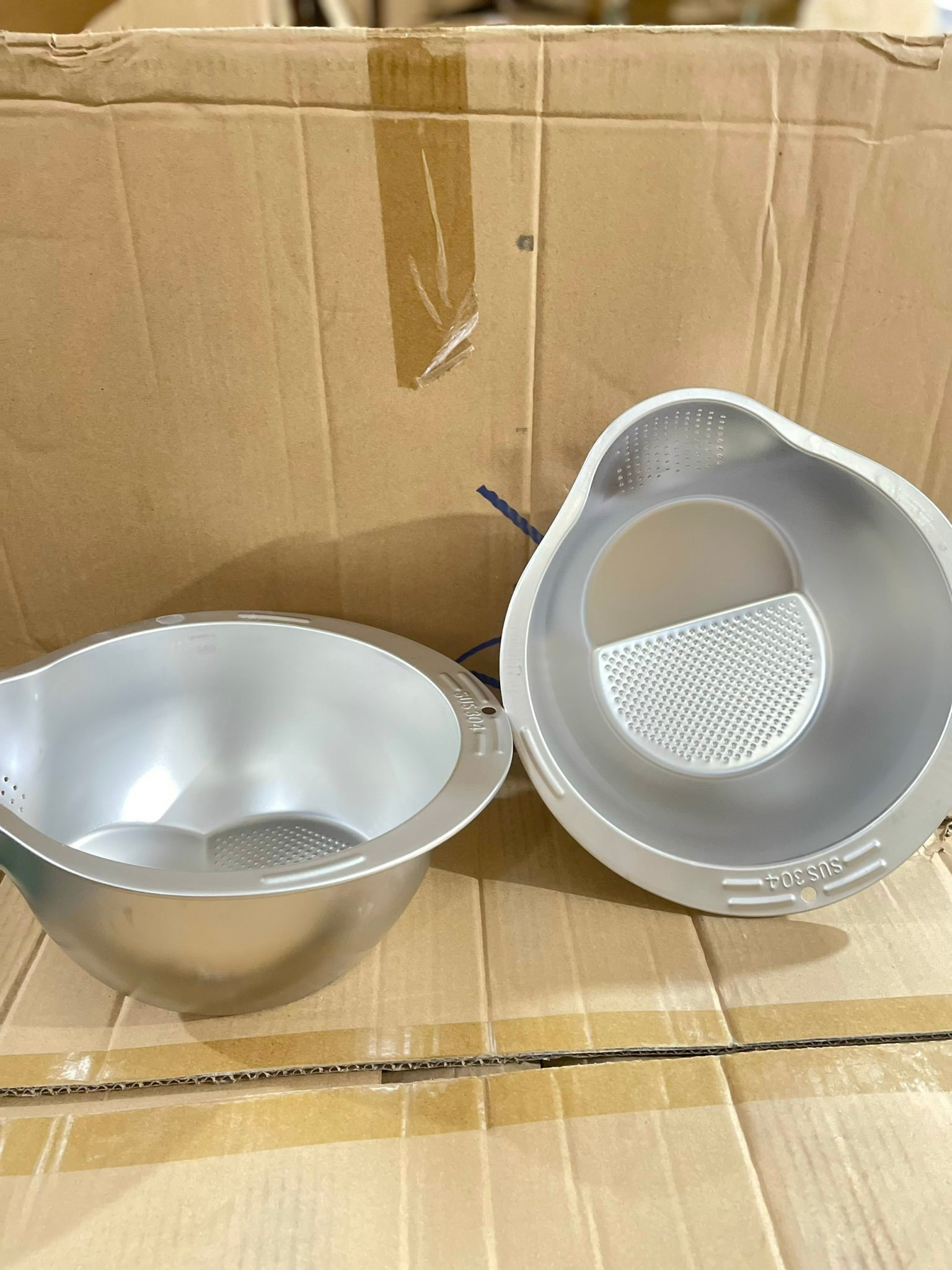 Chậu vo gạo bằng inox chống han gỉ có lổ thoáng nước