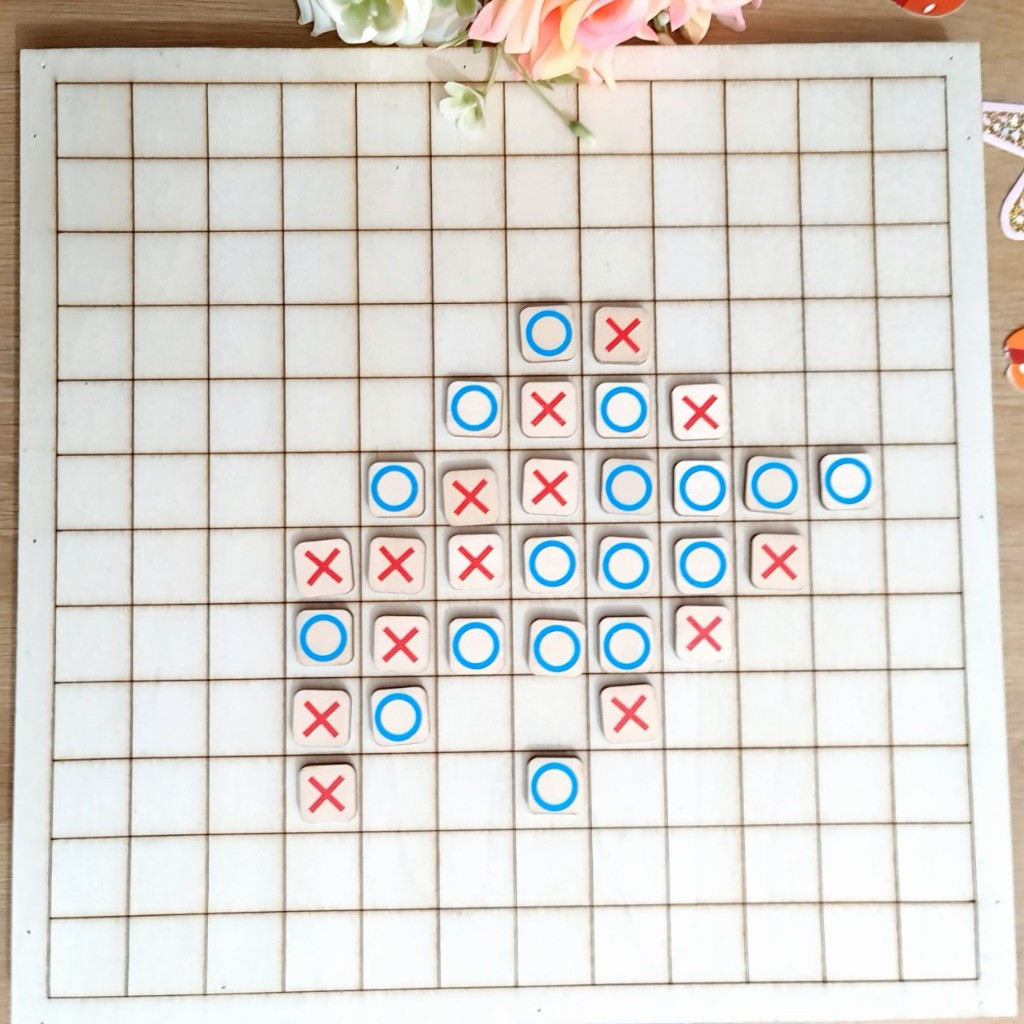 Bộ cờ CARO GỖ hỗ trợ tư duy và kỹ năng cho bé