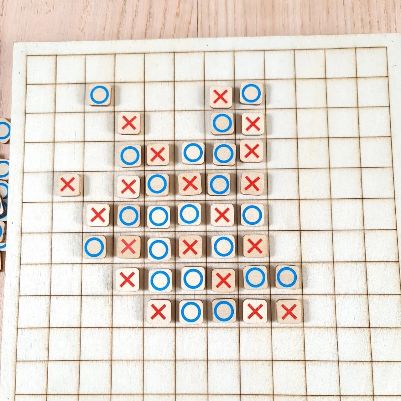 Bộ cờ CARO GỖ hỗ trợ tư duy và kỹ năng cho bé