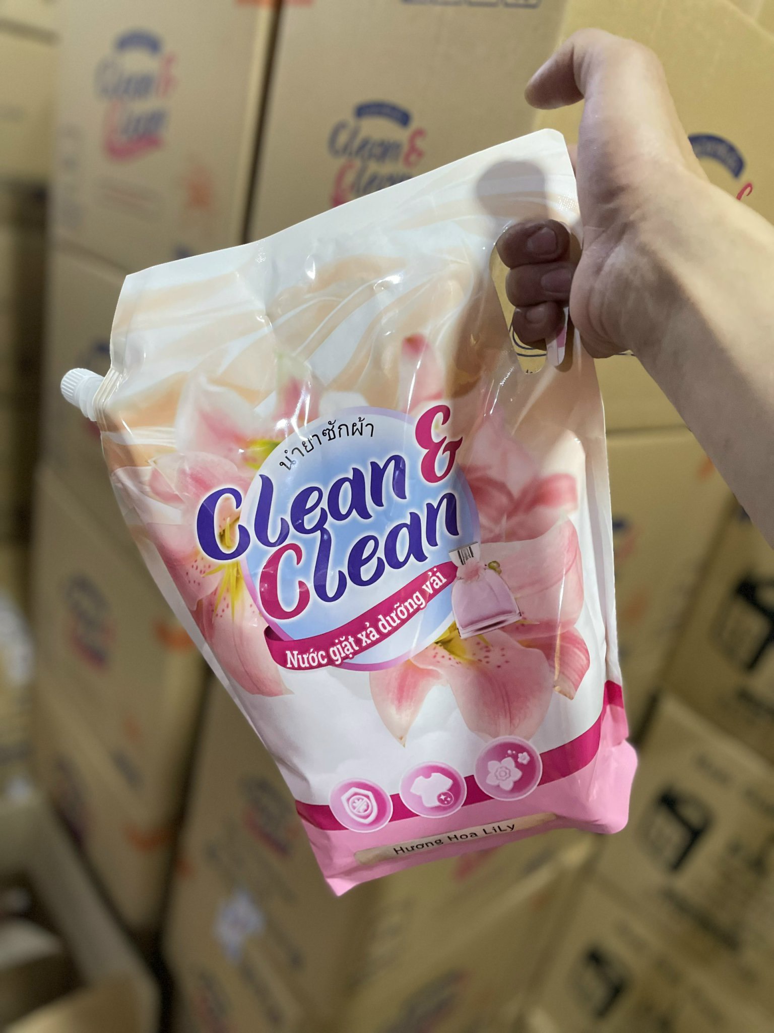Nước giặt xả dưỡng vải Clean & Clean hương nước hoa