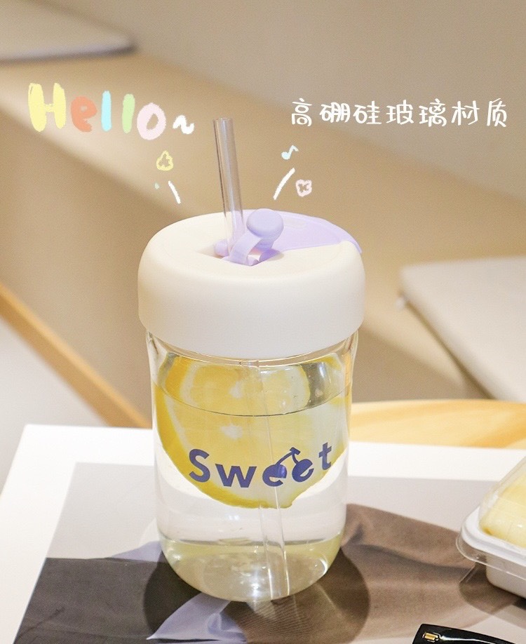 Ly nước giải nhiệt có nắp đậy kèm ống hút xinh xắn