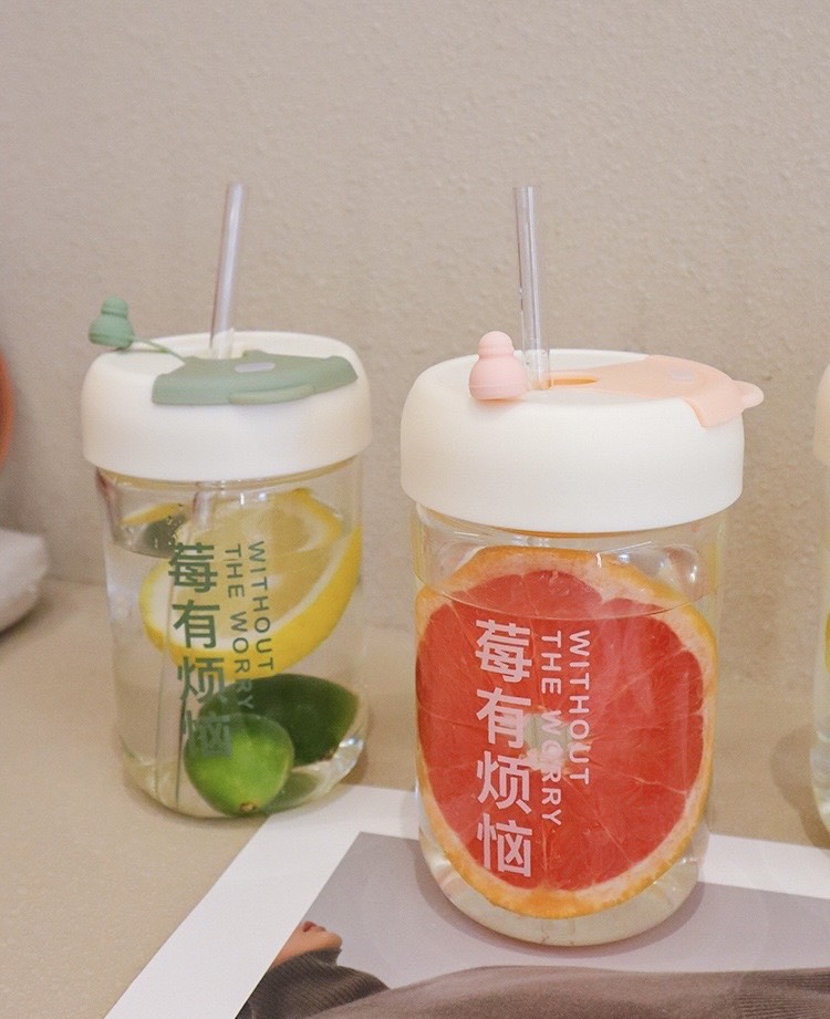 Ly nước giải nhiệt có nắp đậy kèm ống hút xinh xắn