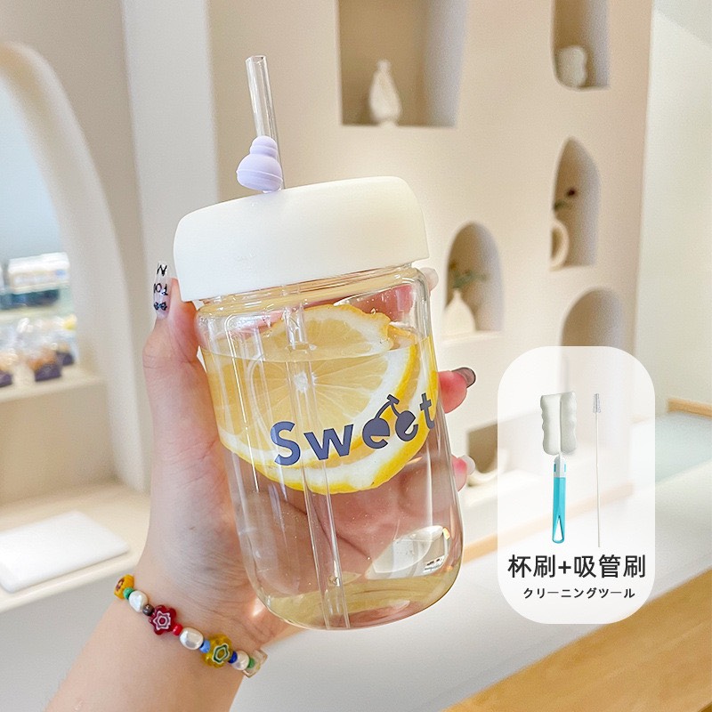 Ly nước giải nhiệt có nắp đậy kèm ống hút xinh xắn