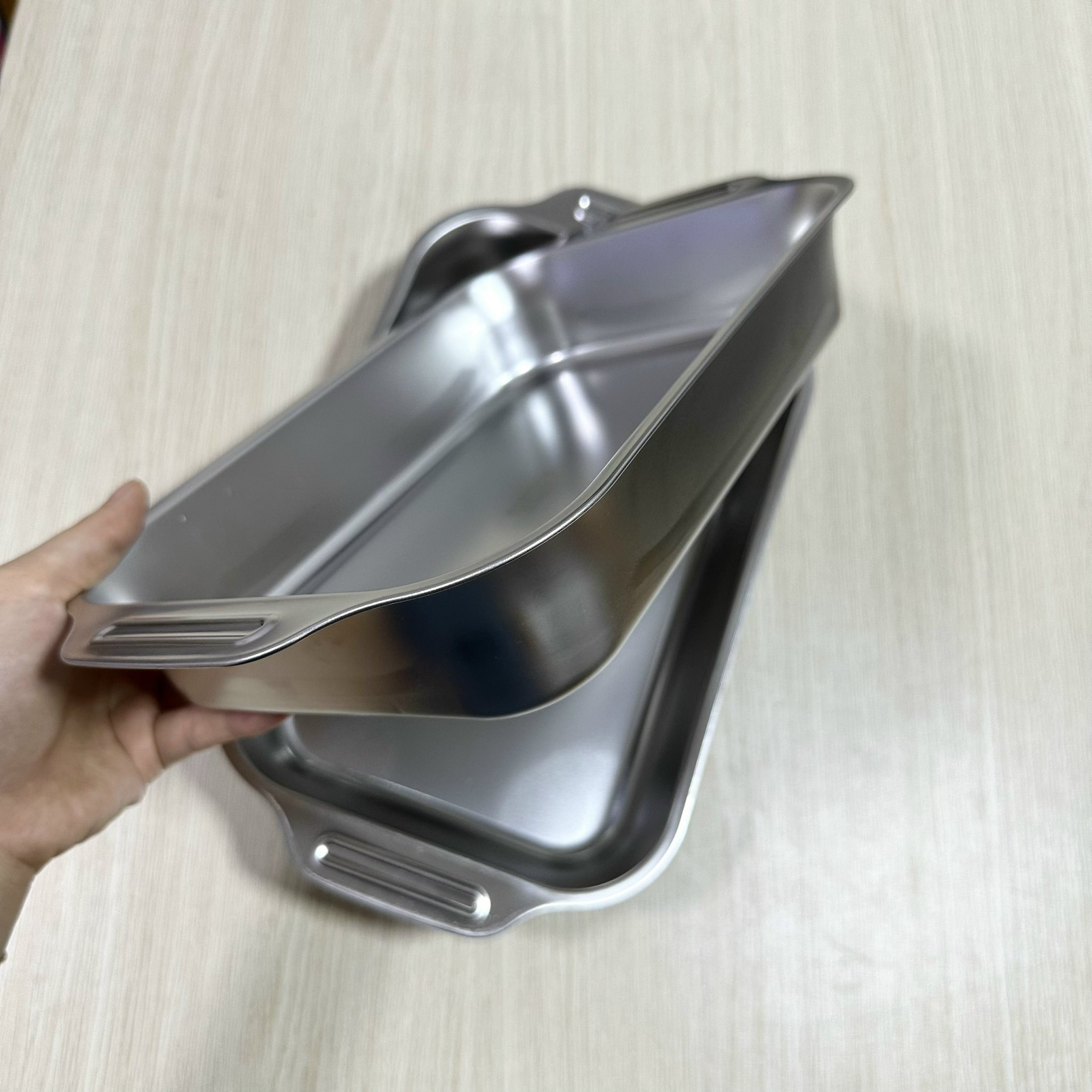 Khay nướng sâu bằng thép không gỉ có tay cầm tiện lợi LOẠI NHỎ