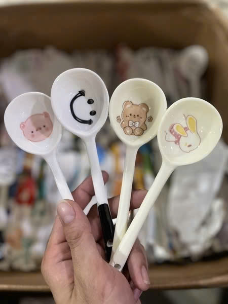 Set 2 Thìa sứ hoạ tiết dễ thương