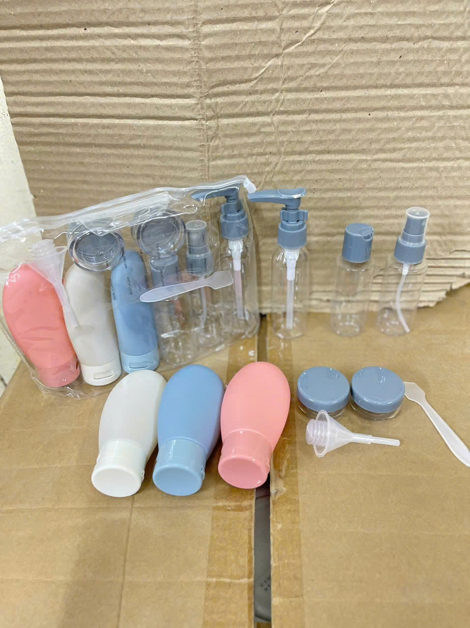 Set chiết mỹ phẩm 11 chi tiết mang đi du lịch tiện dụng