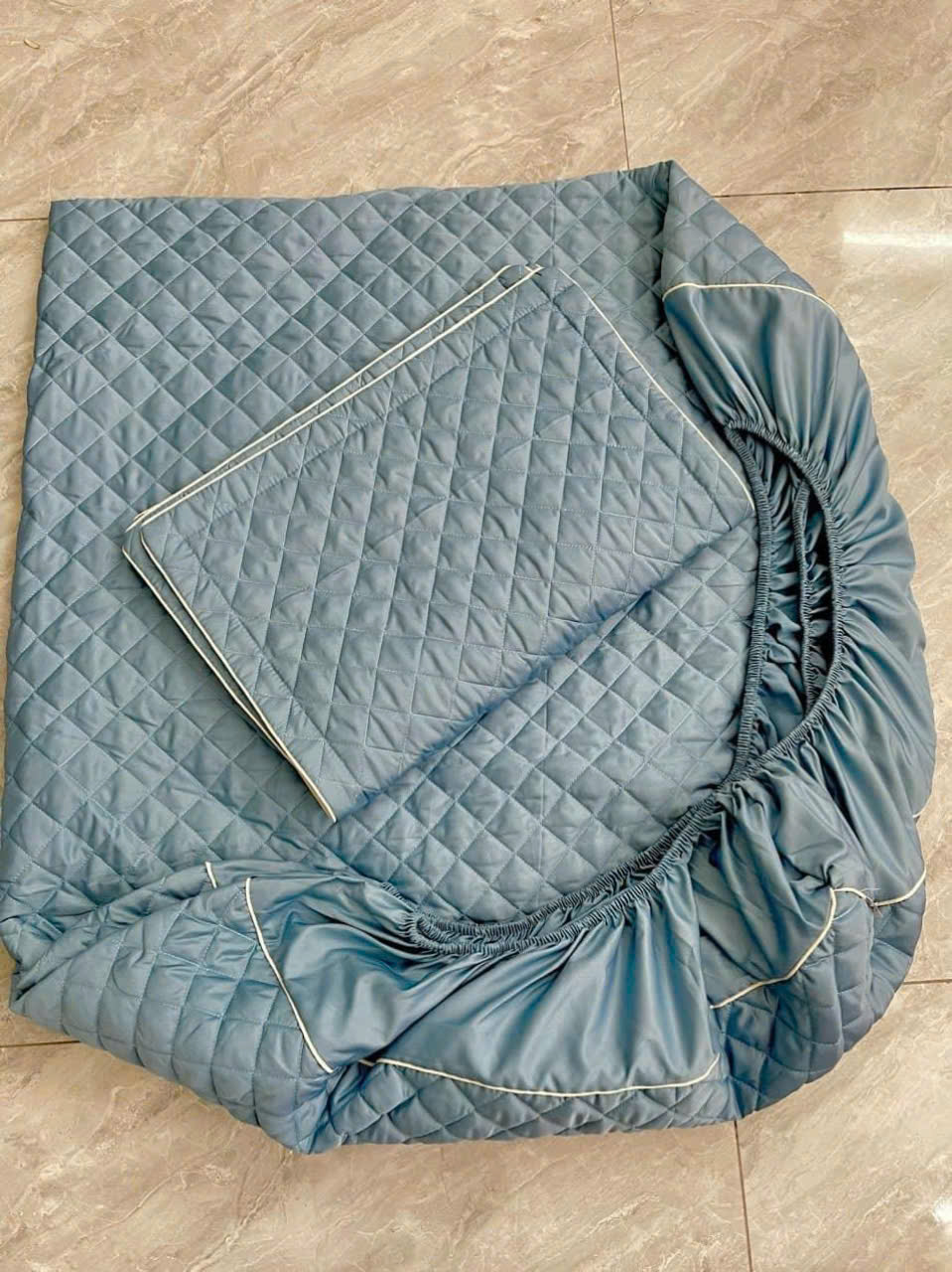 Bộ Ga Gối Lụa Tencel Trần Bông Bo Chun 3 Món Cao Cấp 1m8