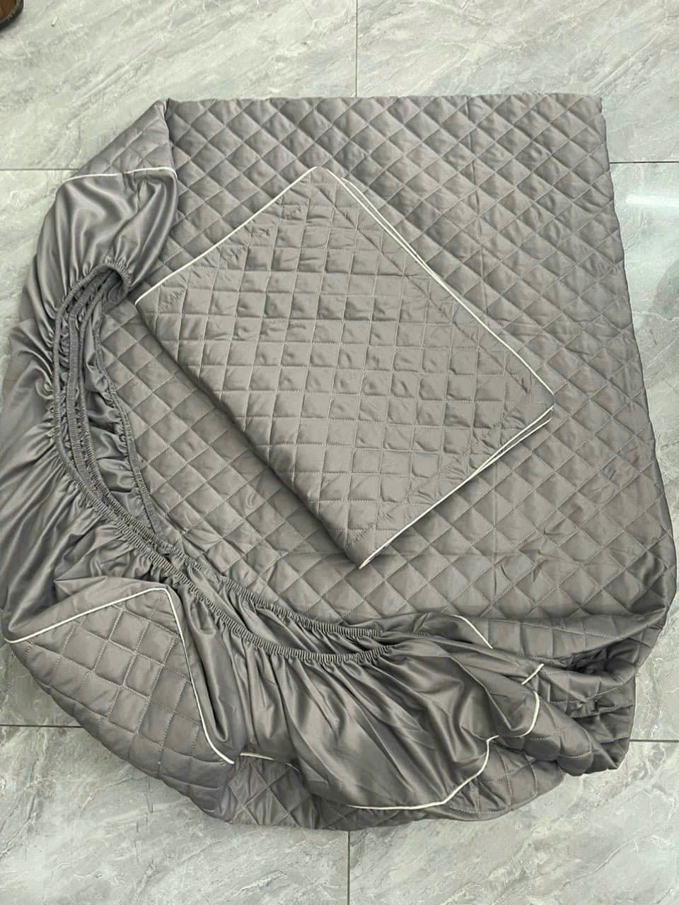 Bộ Ga Gối Lụa Tencel Trần Bông Bo Chun 3 Món Cao Cấp 1m8