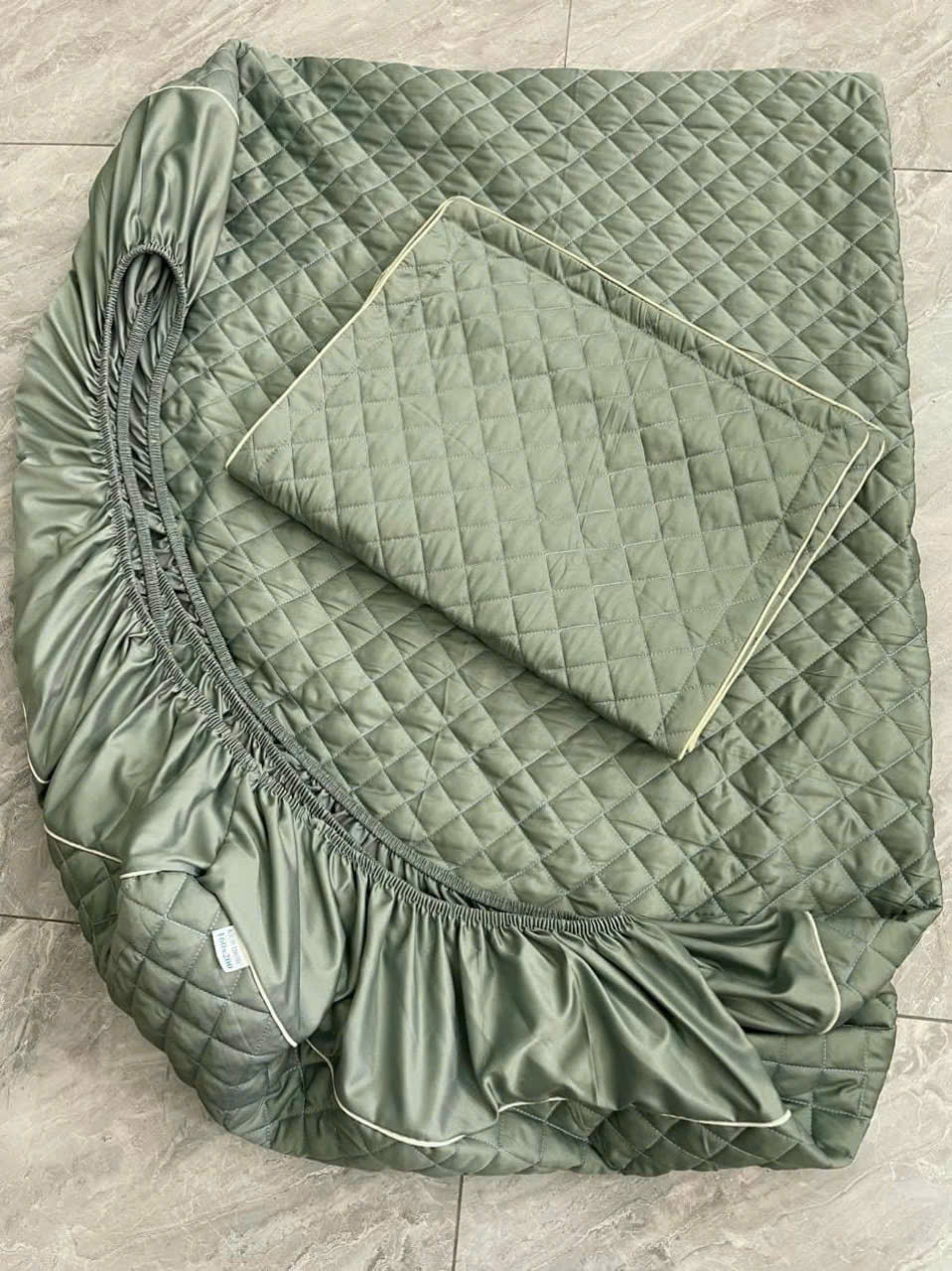 Bộ Ga Gối Lụa Tencel Trần Bông Bo Chun 3 Món Cao Cấp 1m8