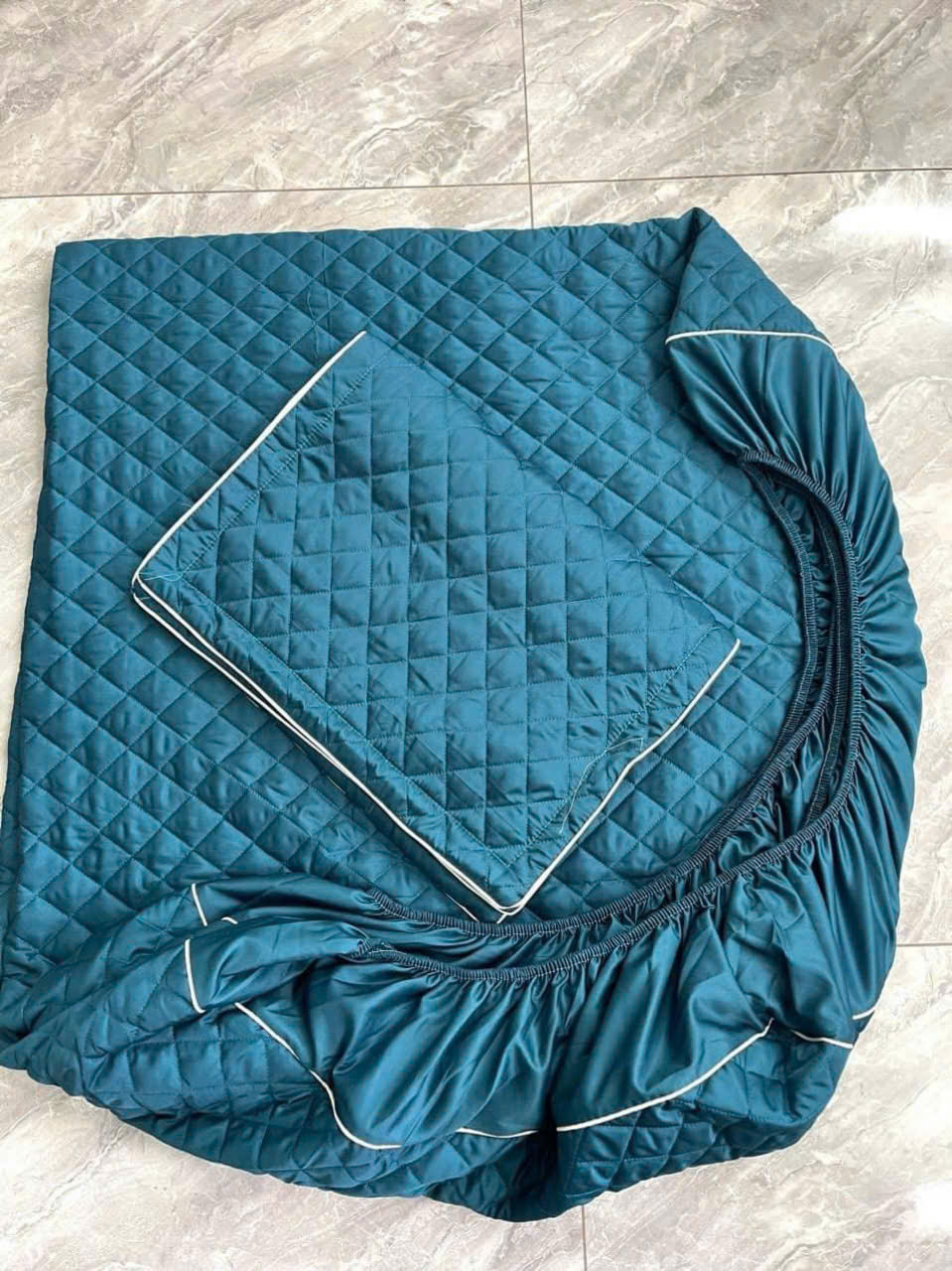 Bộ Ga Gối Lụa Tencel Trần Bông Bo Chun 3 Món Cao Cấp 1m8