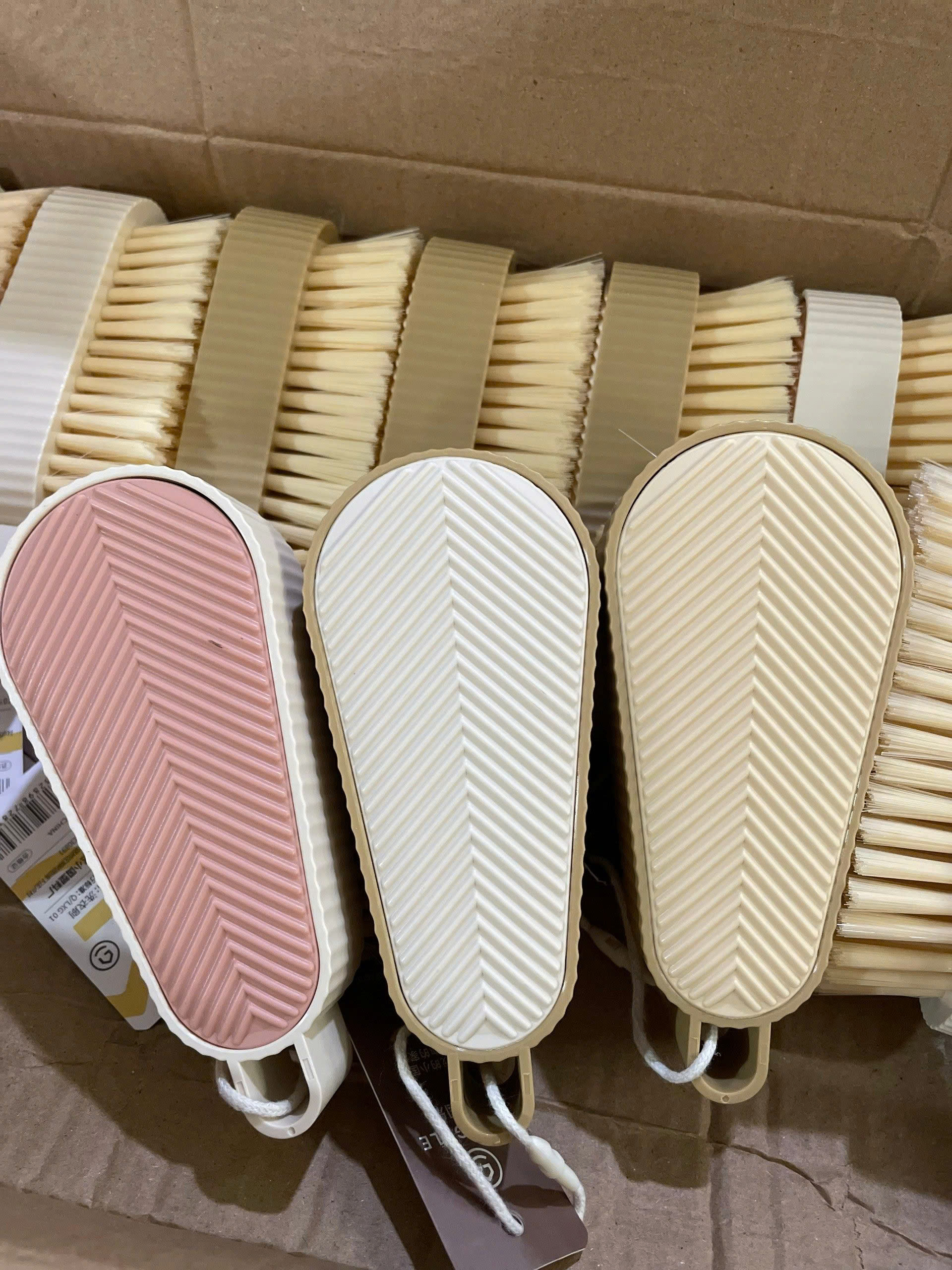 Bàn chải giặt đồ hình quả bơ cute có dây treo