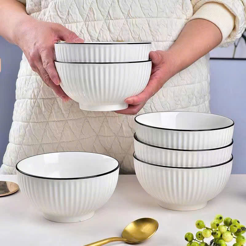 Chén sứ vân dọc trắng viền đen sang trọng