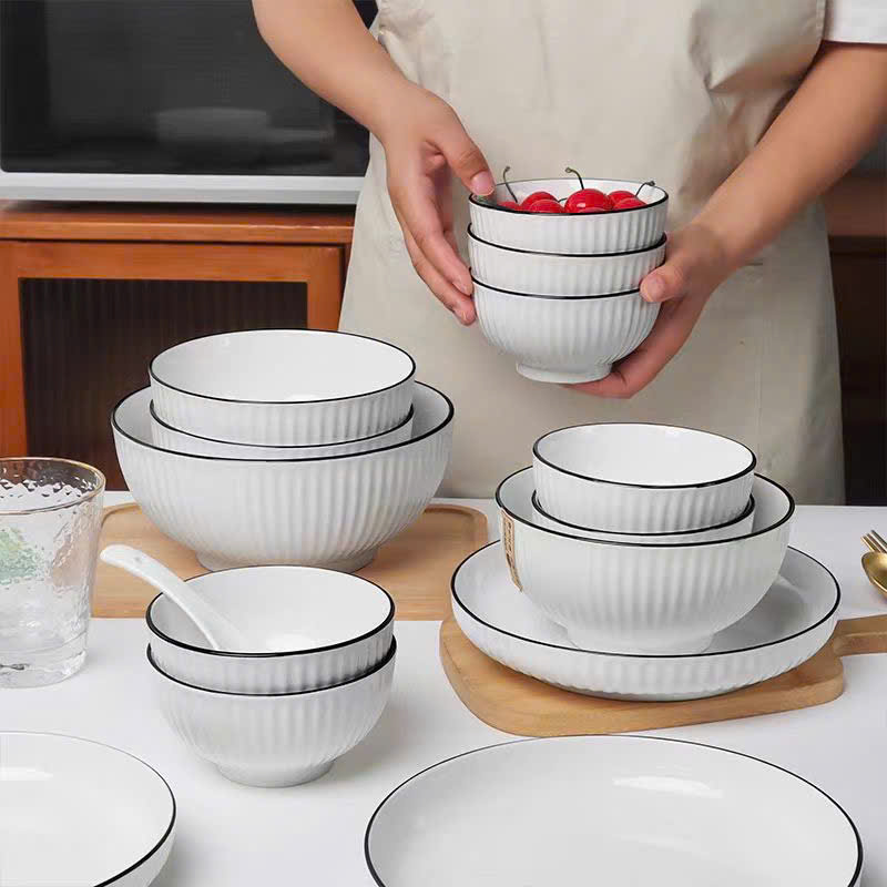 Chén sứ vân dọc trắng viền đen sang trọng