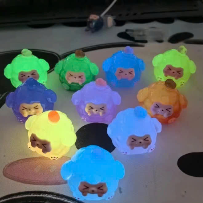 Set 10 Túi Mù Kiki Dễ Thương Nhiêu Màu Phát Sáng