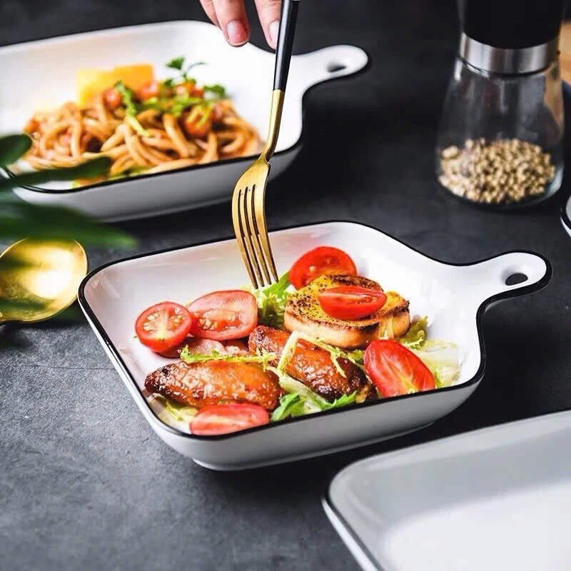 Đĩa sứ vuông tay cầm viền đen số 7