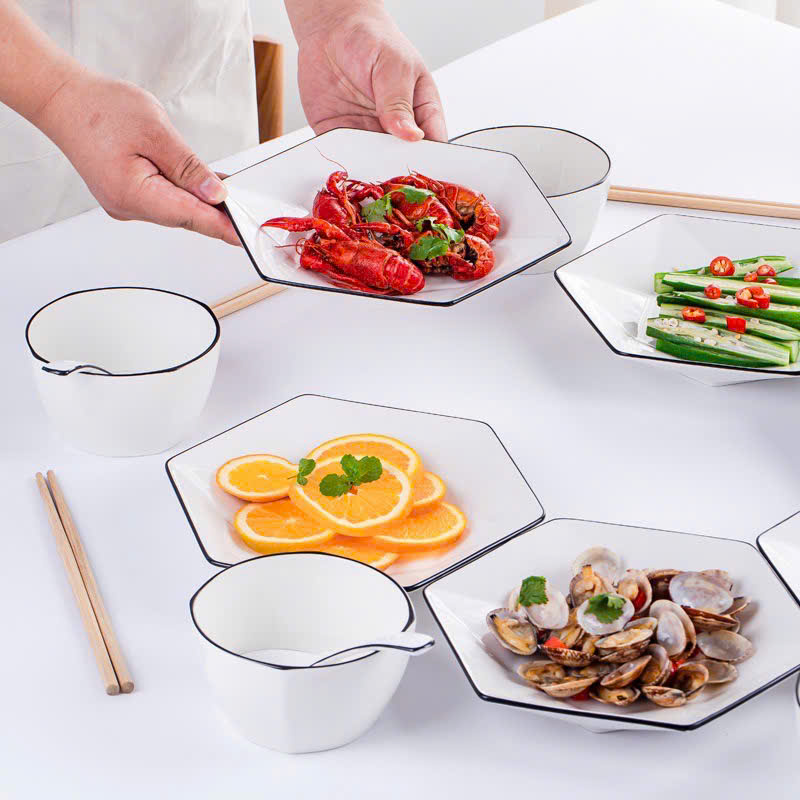 Đĩa 8 lục giác viền đen sang trọng