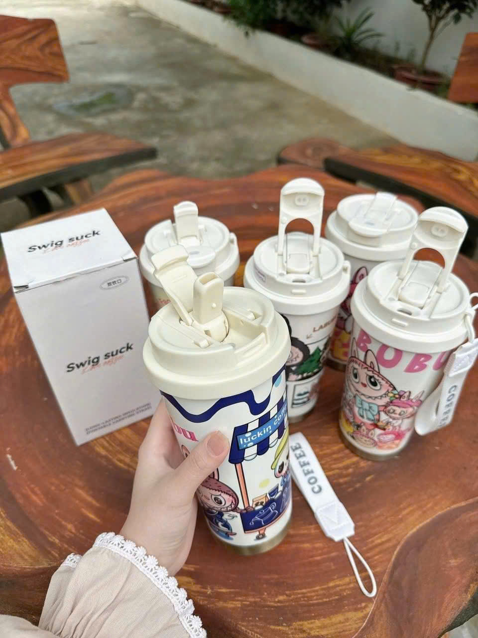 Cốc giữ nhiệt hoạ tiết Labubu có NÚT BẬT dung tích 600ml