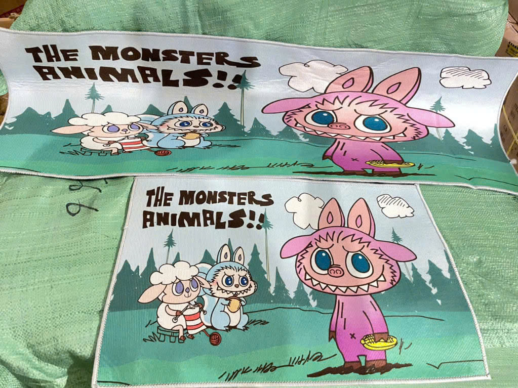 Combo 2 tấm thảm trải sàn nhà bếp hình Labubu chống thấm nước