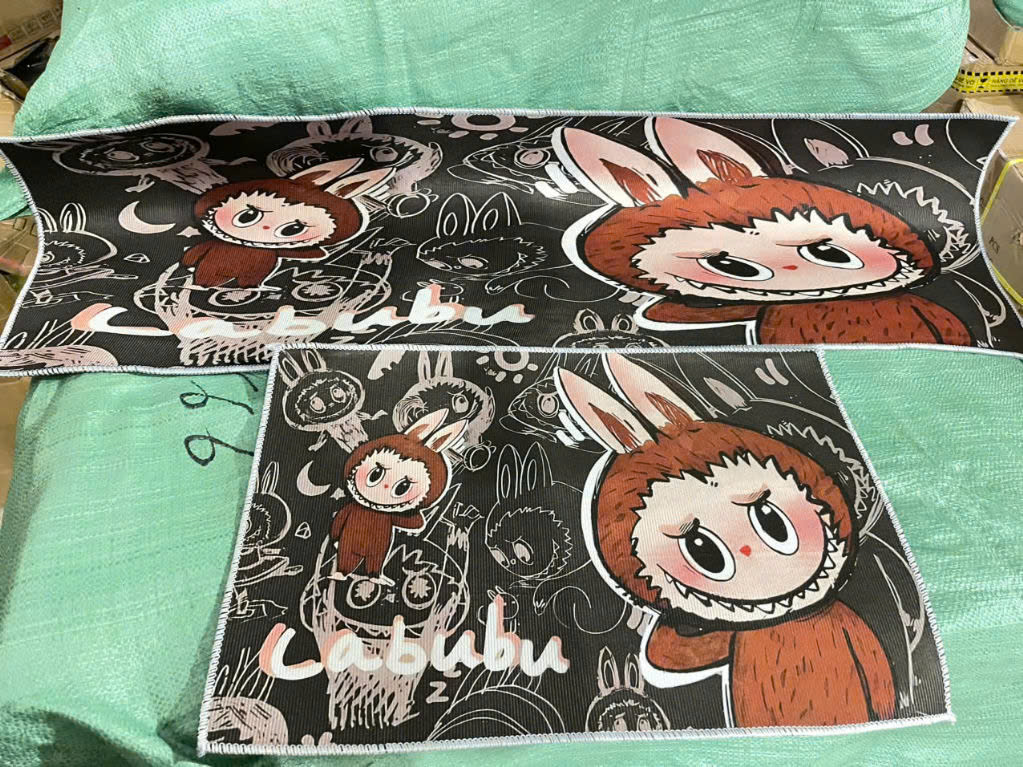 Combo 2 tấm thảm trải sàn nhà bếp hình Labubu chống thấm nước