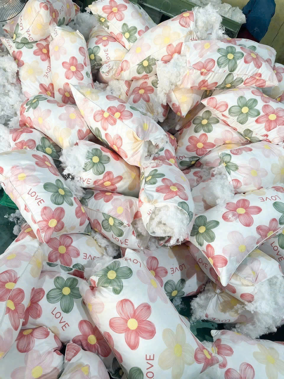 Gối ôm bông hoạ tiết cực êm