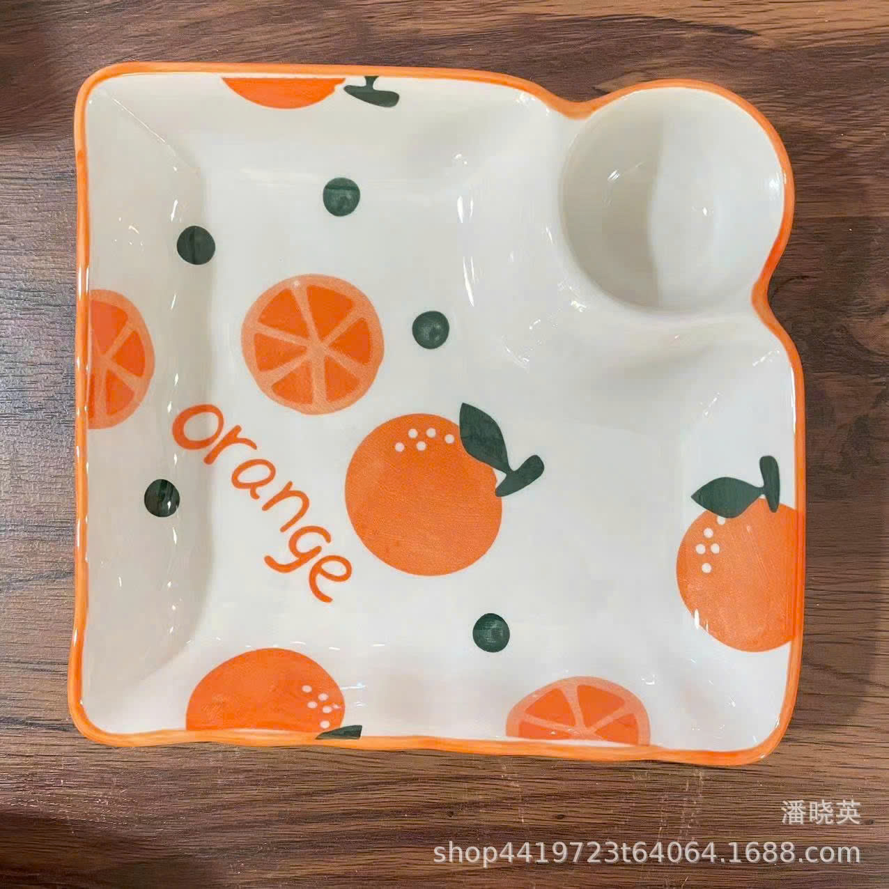 Đĩa sứ vuông hoạ tiết đáng yêu có ngăn chấm