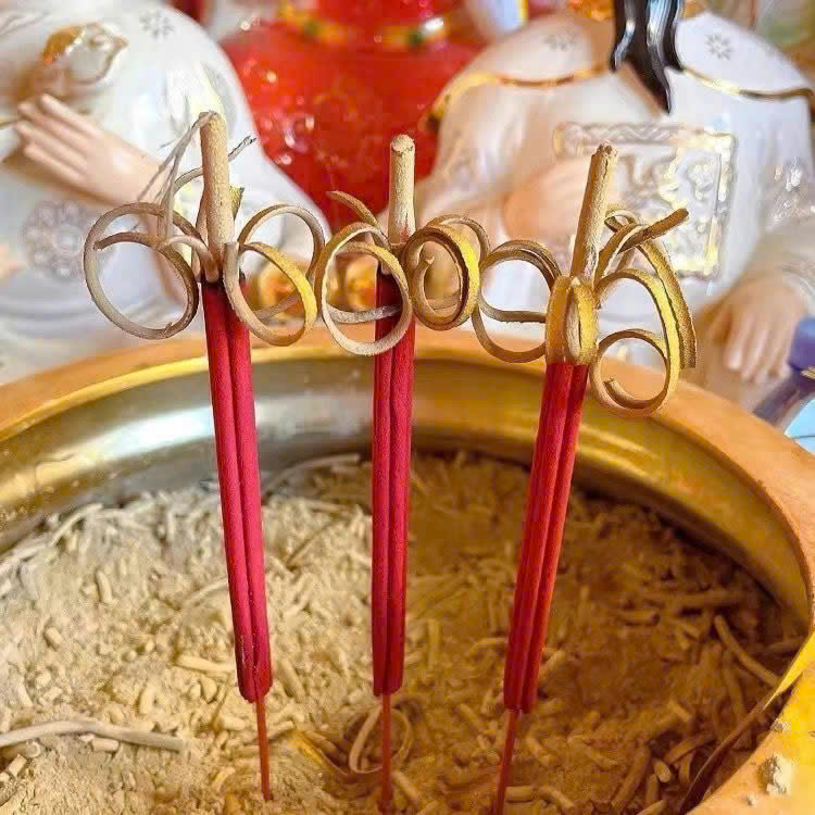 Nhang nở hoa mai 5 cánh siêu thơm thu hút tài lộc