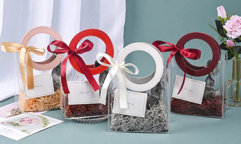 Túi đựng quà Tết trong suốt có quai cầm sang trọng