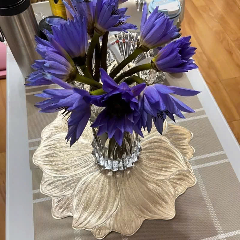 Tấm lót bàn ăn hình hoa sen sang trọng