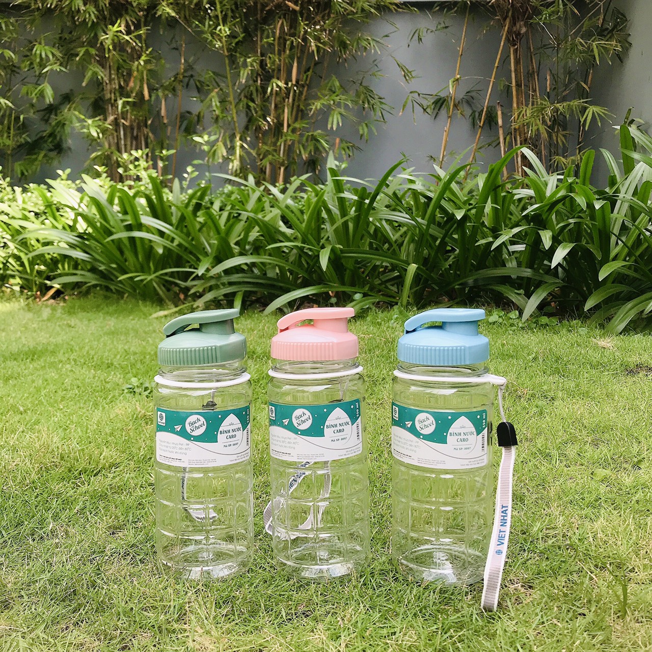 Bình nước caro học sinh Việt Nhật cho bé 550ml