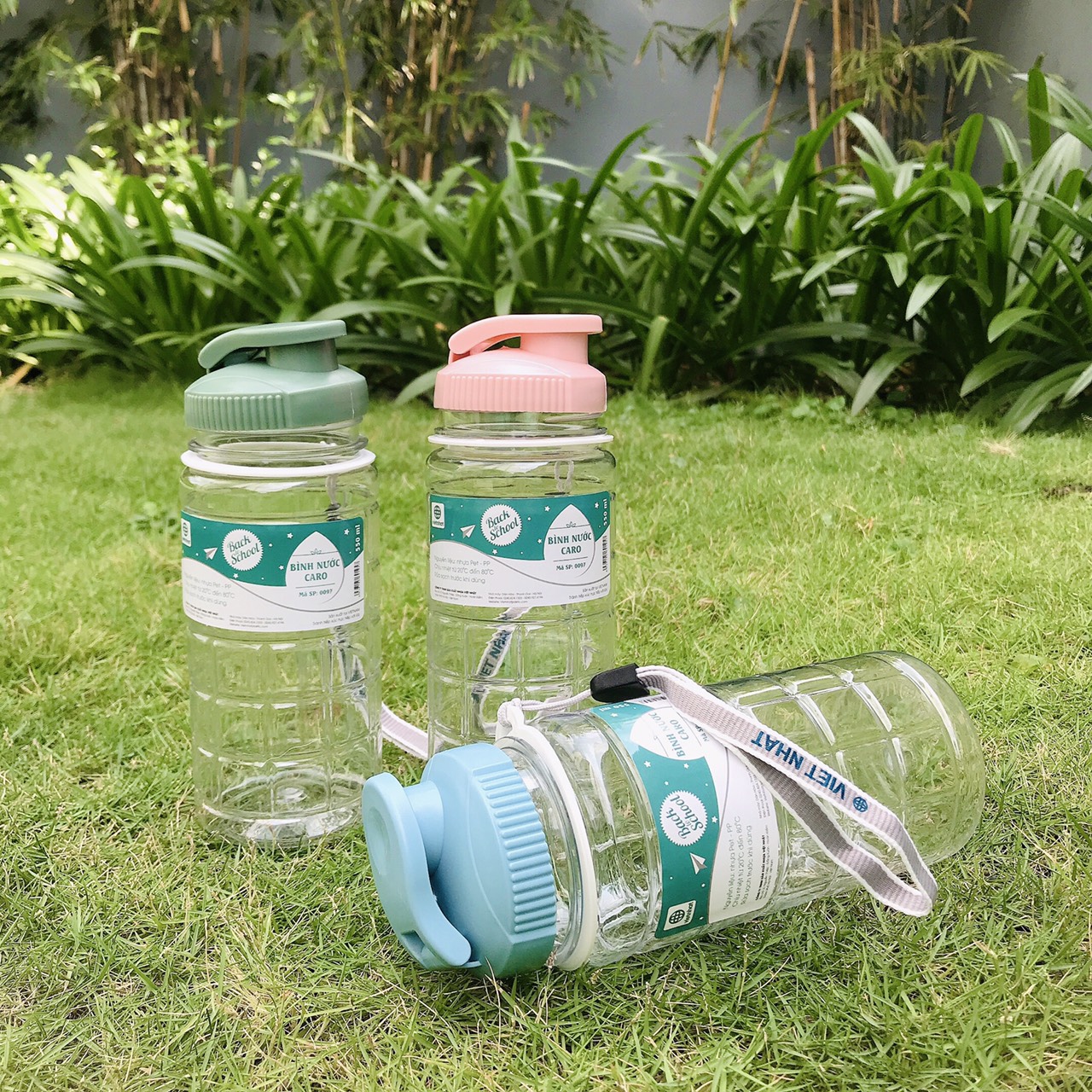 Bình nước caro học sinh Việt Nhật cho bé 550ml