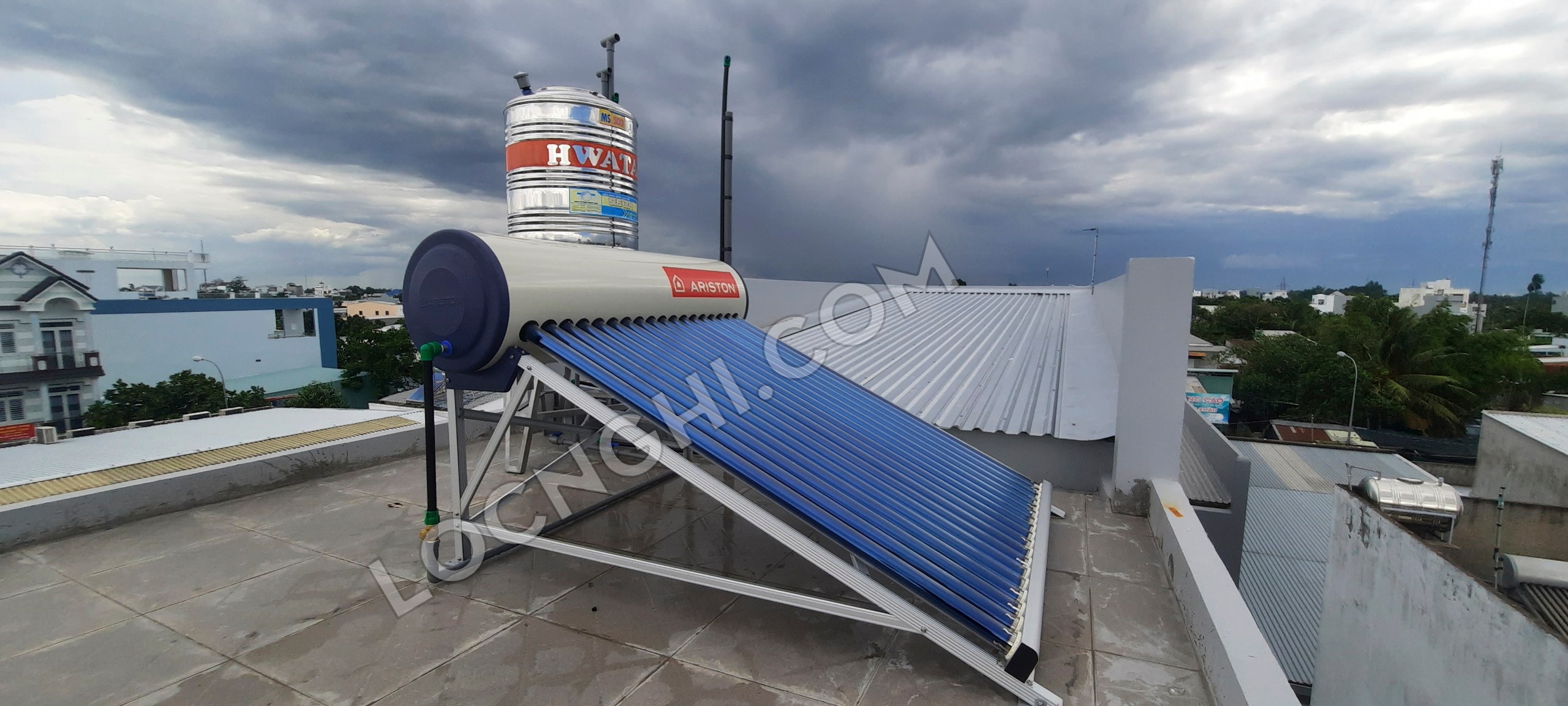 Máy nước nóng năng lượng mặt trời Ariston 190 lít
