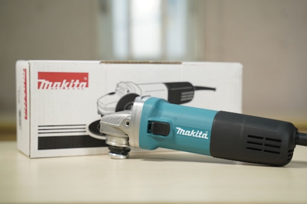 Máy mài góc Makita 9556HN là sản phẩm nên có trong mỗi gia đình