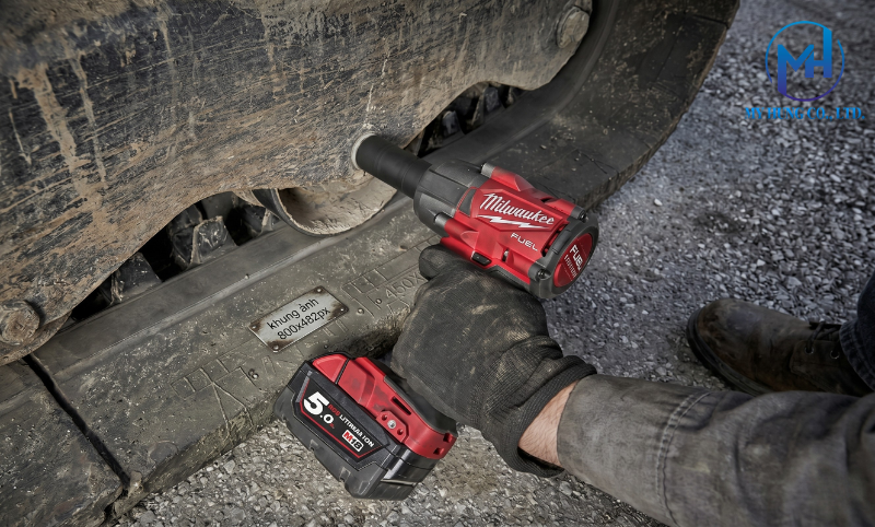 Milwaukee M18 FMTIW2F12 - Tư vấn máy siết bu lông dùng pin loại nào tốt cho gara ô tô