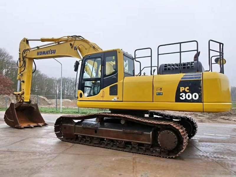 Máy đào Komatsu PC300 6