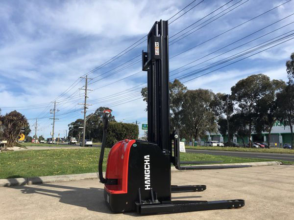 xe nâng đứng lái pallet stacker