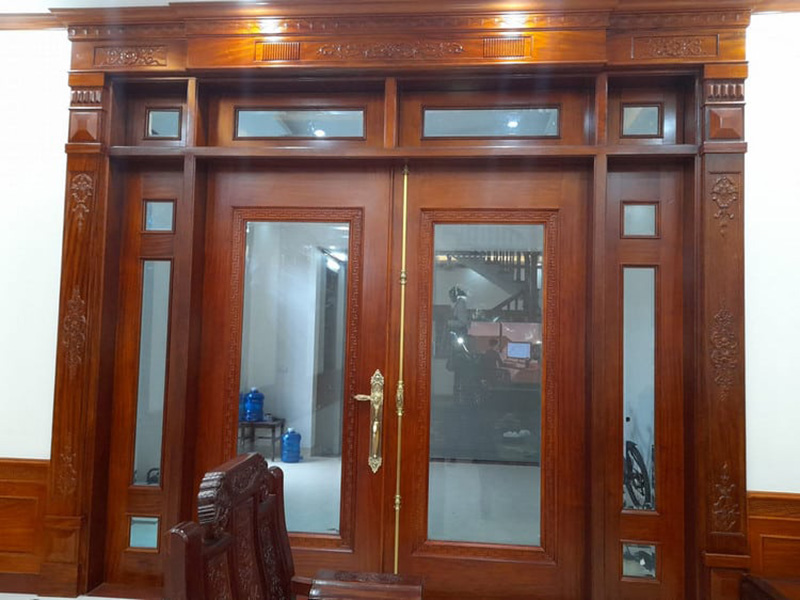 Mẫu cửa kính gỗ tự nhiên